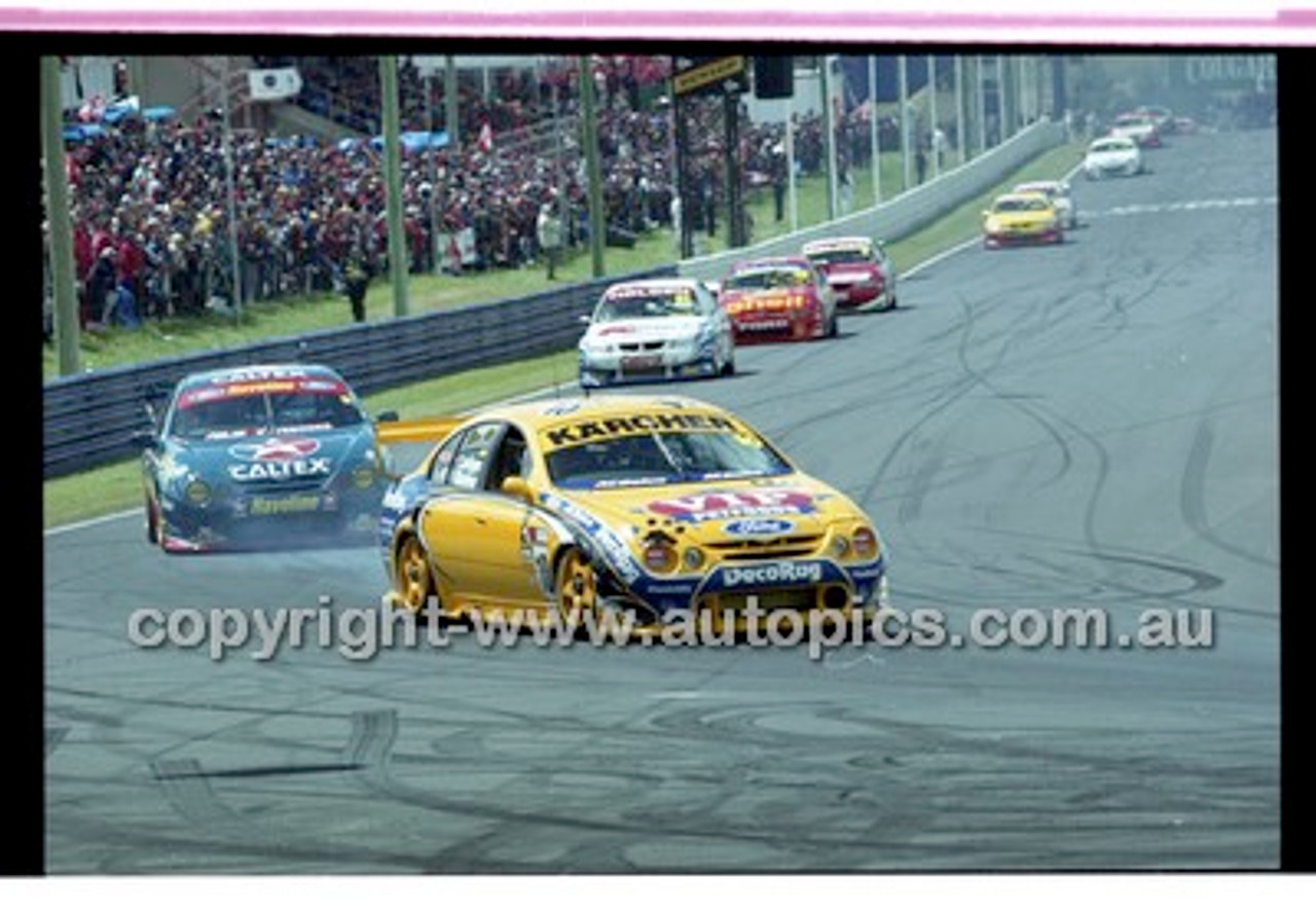 Bathurst 1000, 2001 - Photographer Marshall Cass - Code 01-MC-B01-116