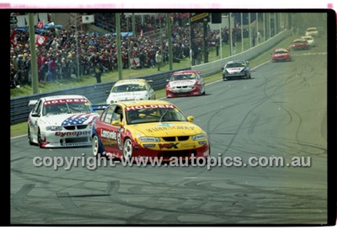 Bathurst 1000, 2001 - Photographer Marshall Cass - Code 01-MC-B01-120