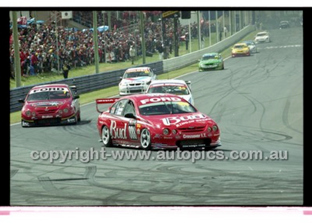 Bathurst 1000, 2001 - Photographer Marshall Cass - Code 01-MC-B01-124