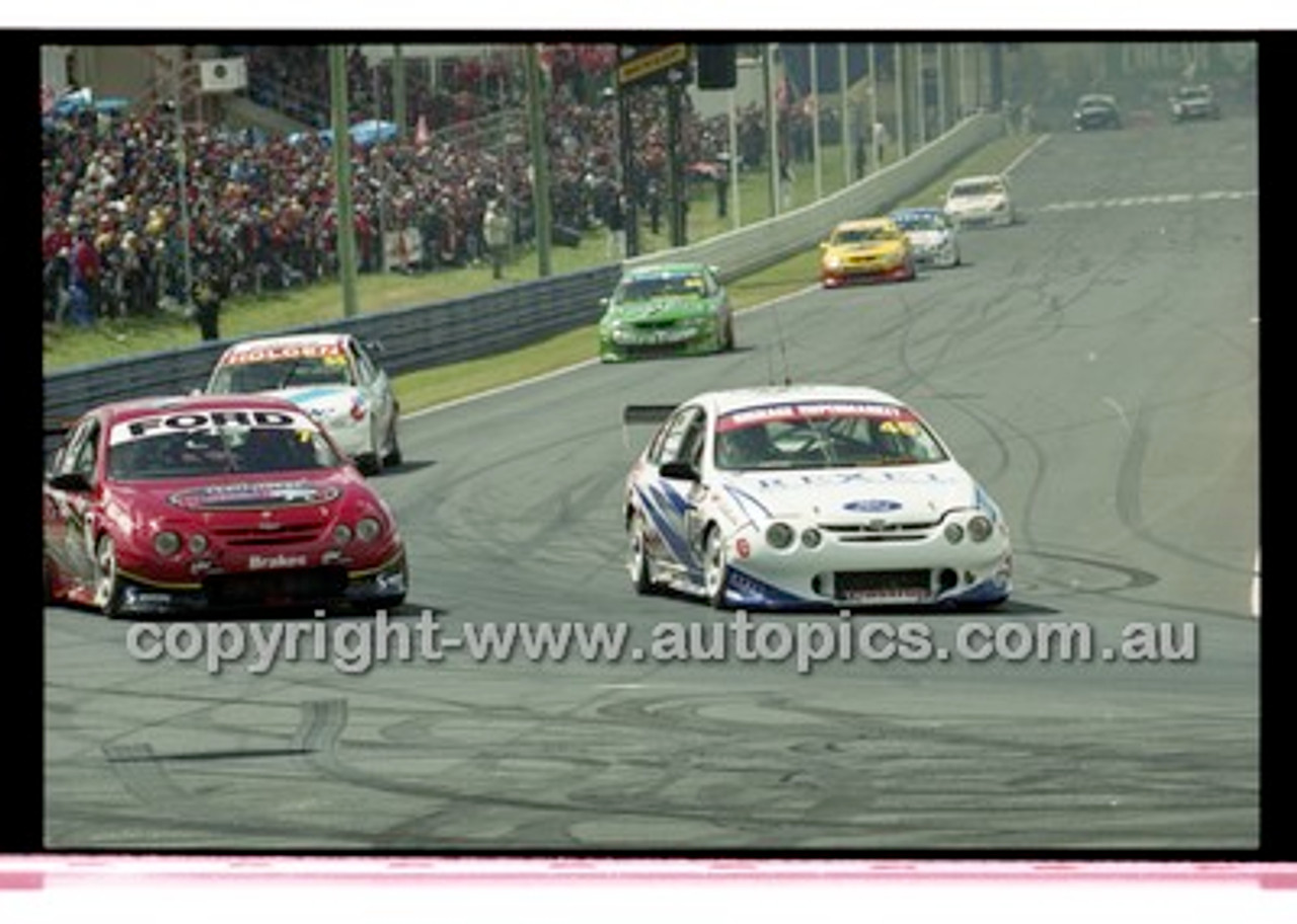 Bathurst 1000, 2001 - Photographer Marshall Cass - Code 01-MC-B01-125