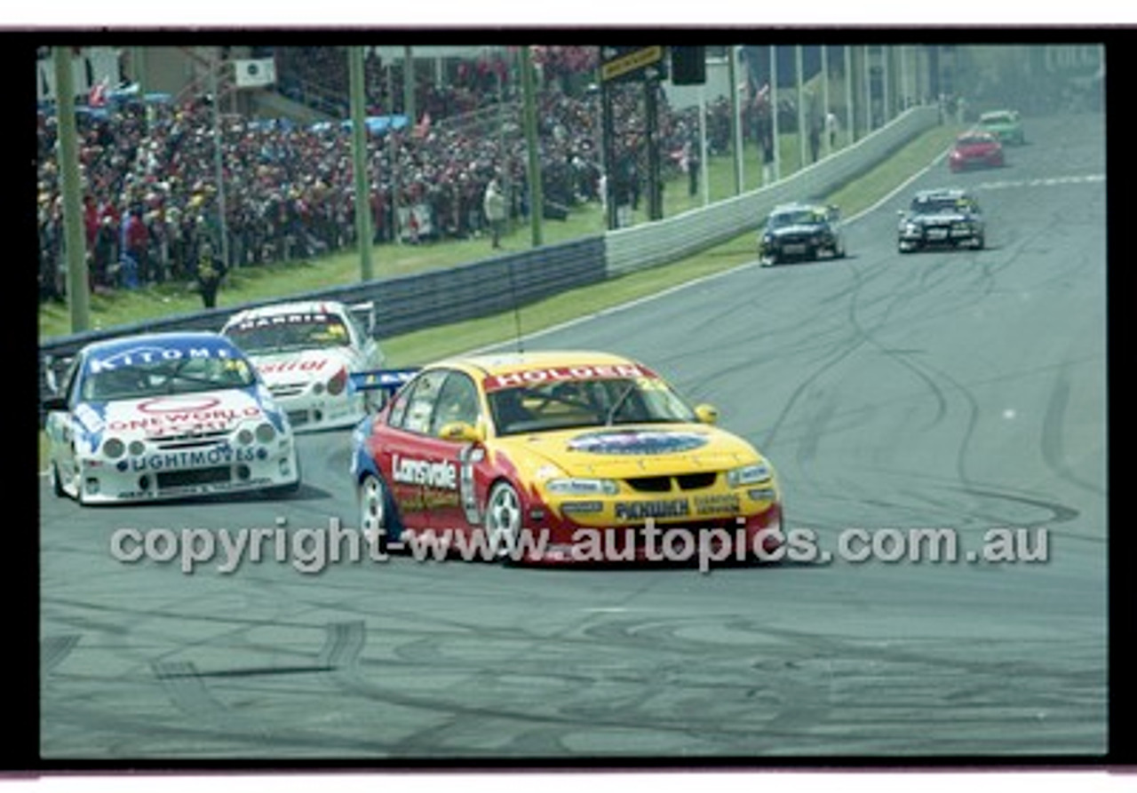 Bathurst 1000, 2001 - Photographer Marshall Cass - Code 01-MC-B01-128