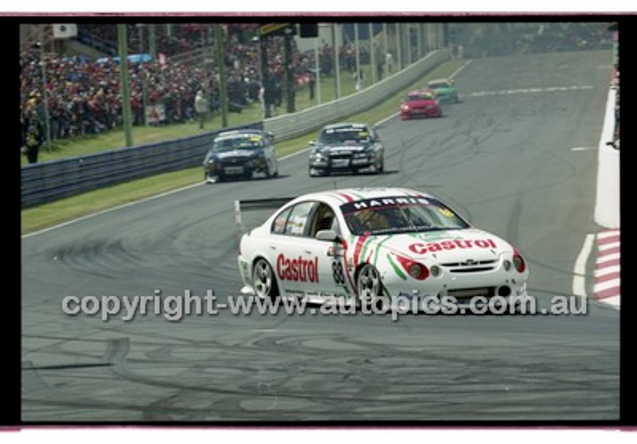 Bathurst 1000, 2001 - Photographer Marshall Cass - Code 01-MC-B01-130