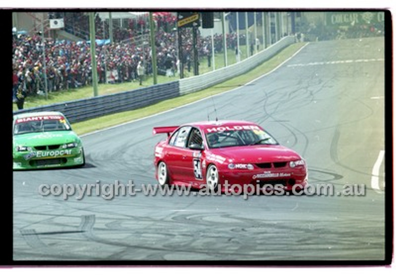 Bathurst 1000, 2001 - Photographer Marshall Cass - Code 01-MC-B01-132