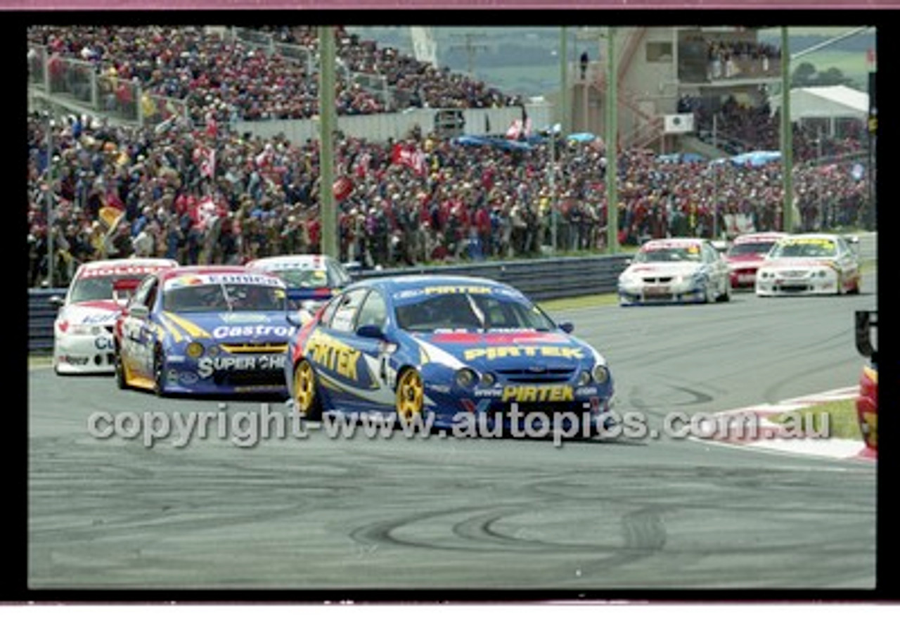 Bathurst 1000, 2001 - Photographer Marshall Cass - Code 01-MC-B01-135