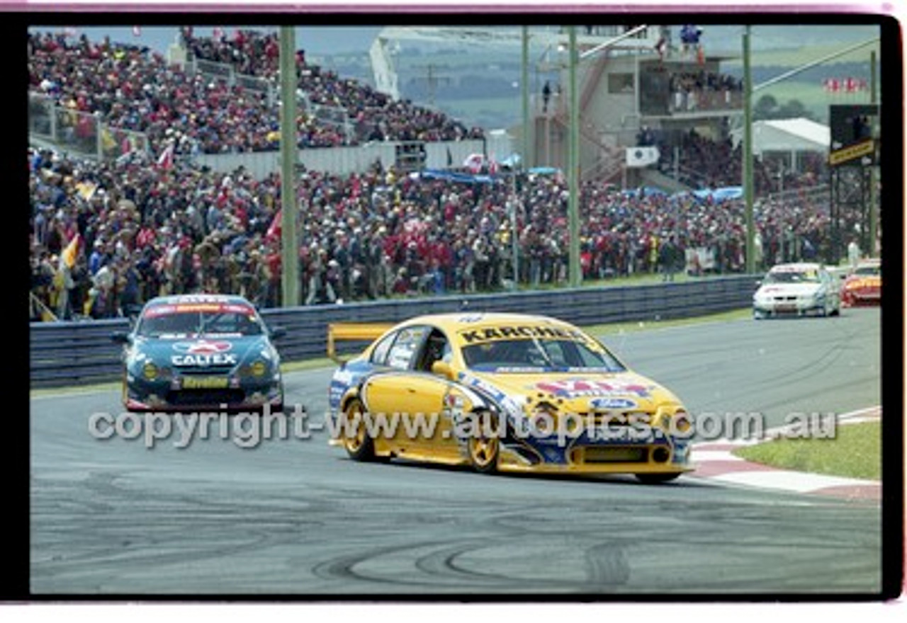 Bathurst 1000, 2001 - Photographer Marshall Cass - Code 01-MC-B01-138