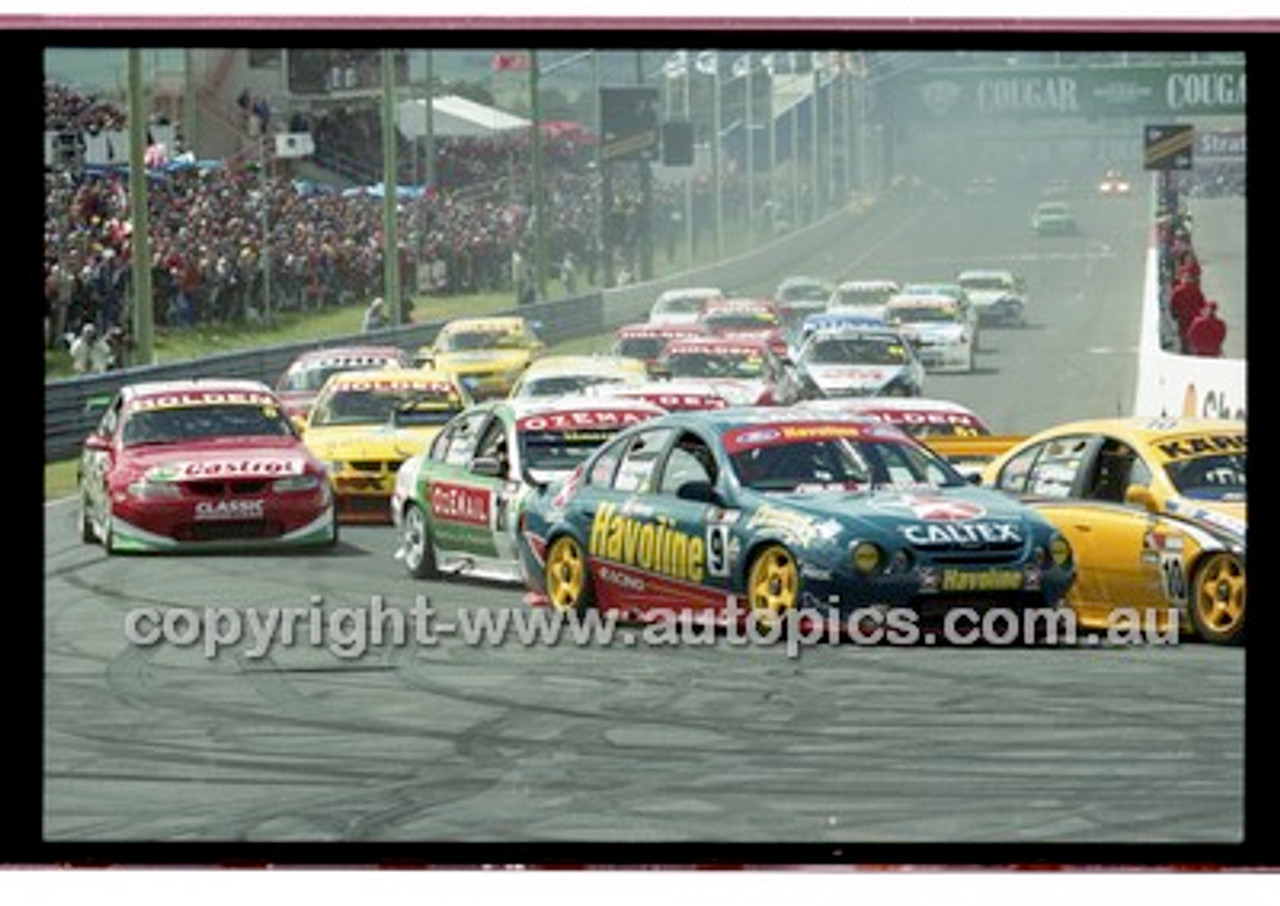 Bathurst 1000, 2001 - Photographer Marshall Cass - Code 01-MC-B01-159