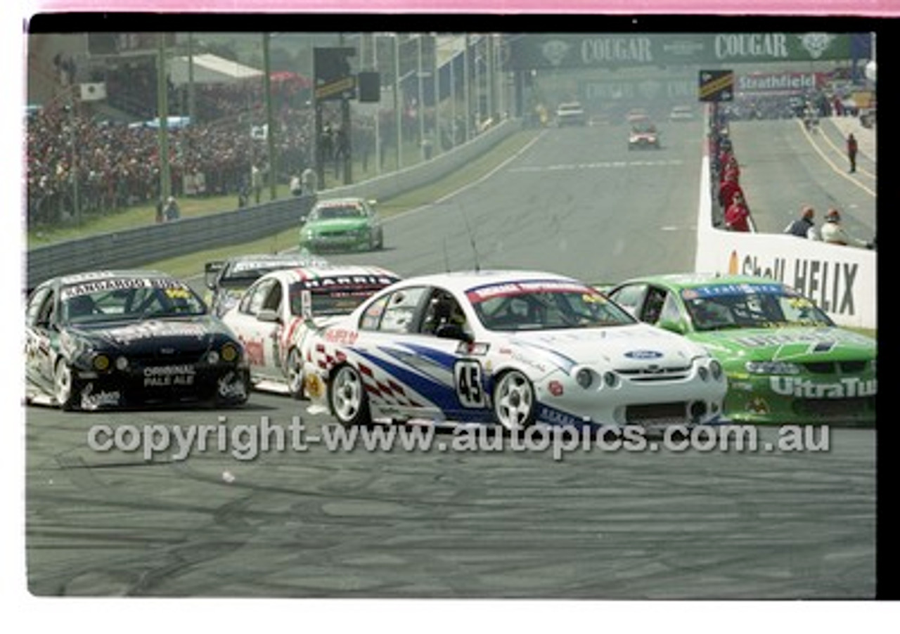 Bathurst 1000, 2001 - Photographer Marshall Cass - Code 01-MC-B01-163