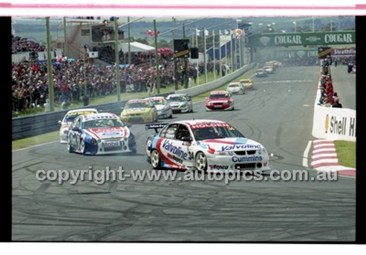 Bathurst 1000, 2001 - Photographer Marshall Cass - Code 01-MC-B01-166