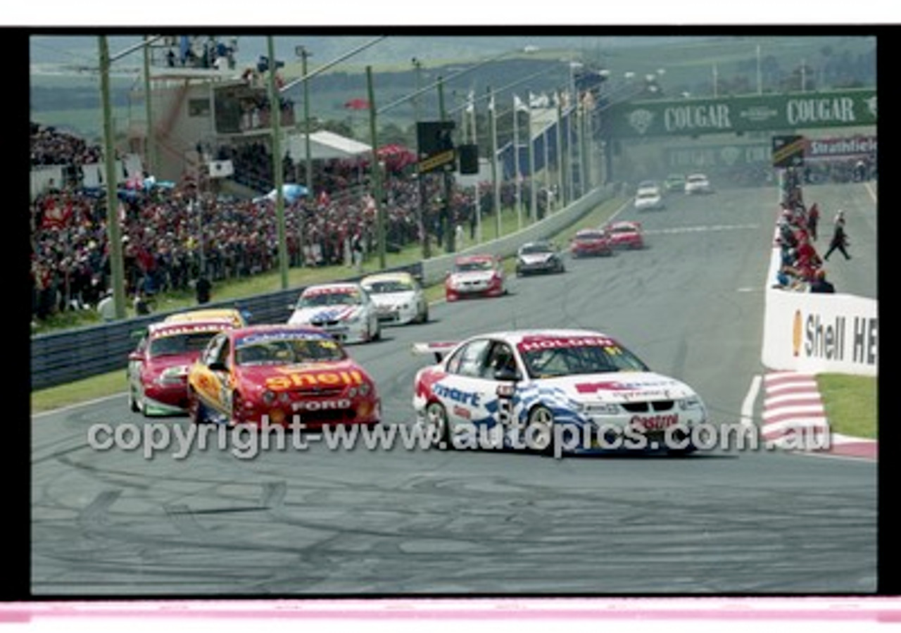 Bathurst 1000, 2001 - Photographer Marshall Cass - Code 01-MC-B01-170