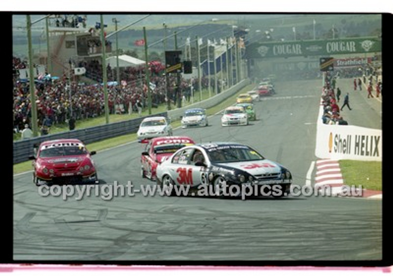 Bathurst 1000, 2001 - Photographer Marshall Cass - Code 01-MC-B01-174