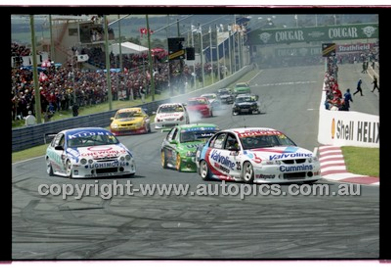 Bathurst 1000, 2001 - Photographer Marshall Cass - Code 01-MC-B01-177