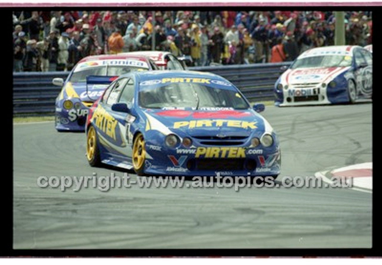 Bathurst 1000, 2001 - Photographer Marshall Cass - Code 01-MC-B01-181