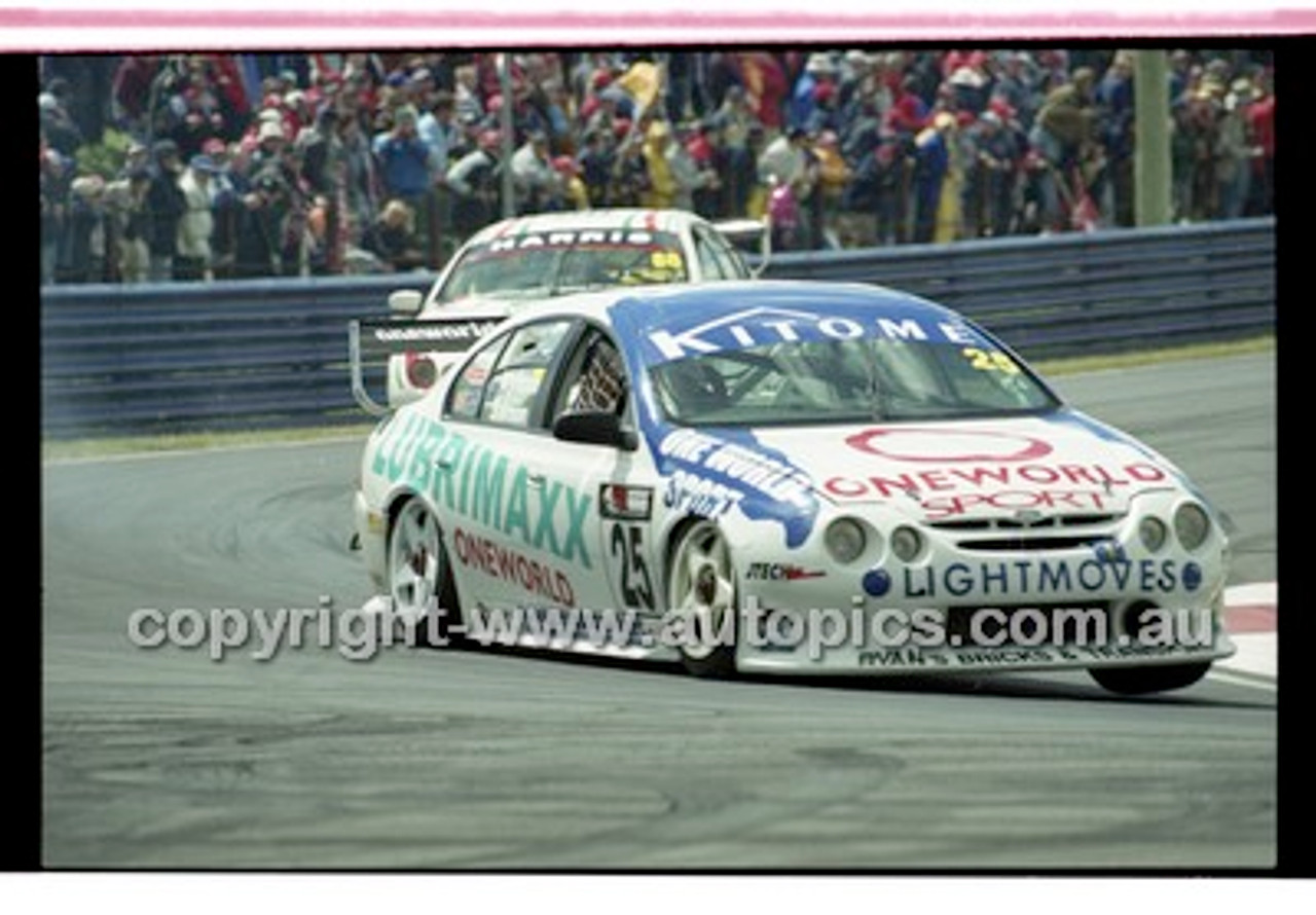 Bathurst 1000, 2001 - Photographer Marshall Cass - Code 01-MC-B01-190