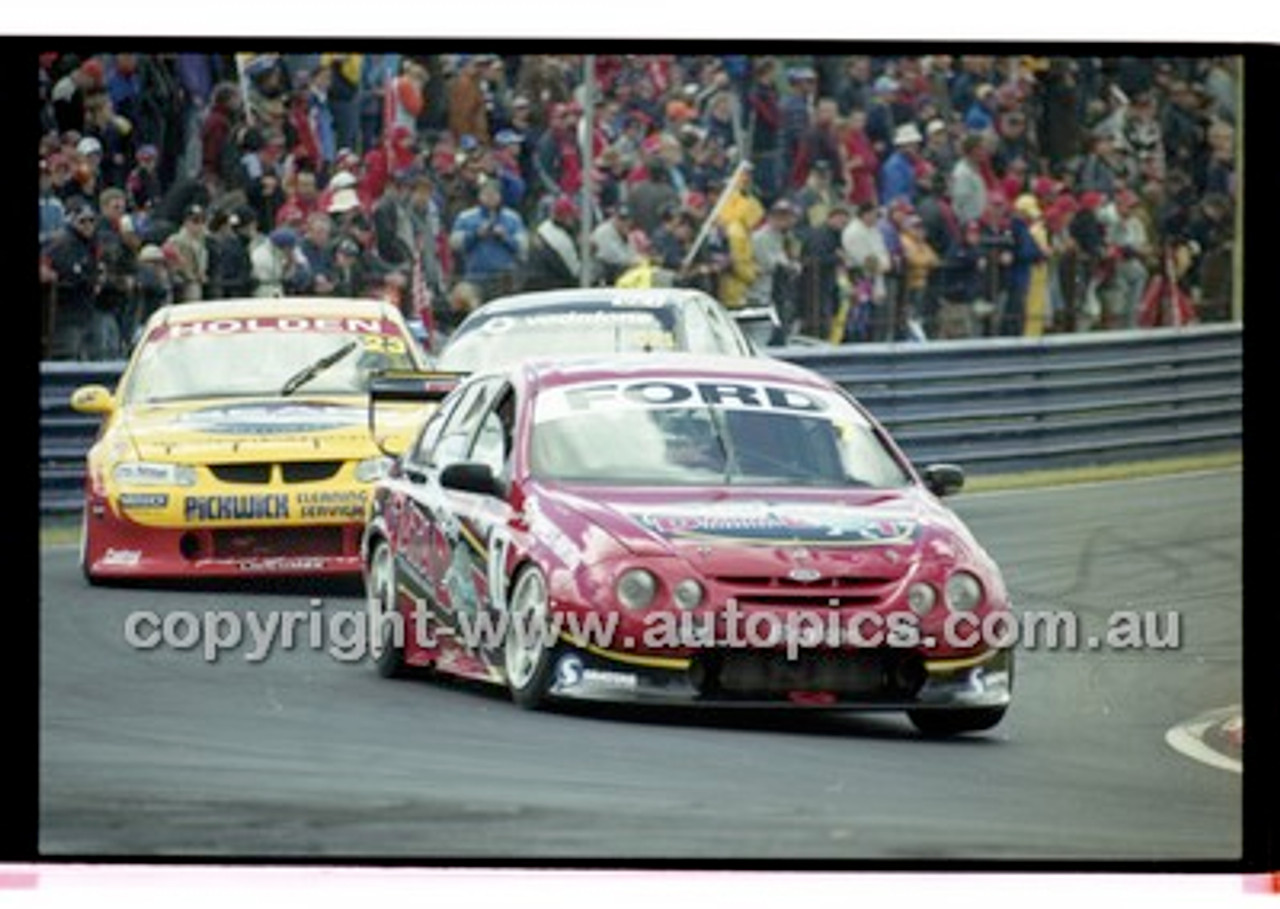 Bathurst 1000, 2001 - Photographer Marshall Cass - Code 01-MC-B01-197