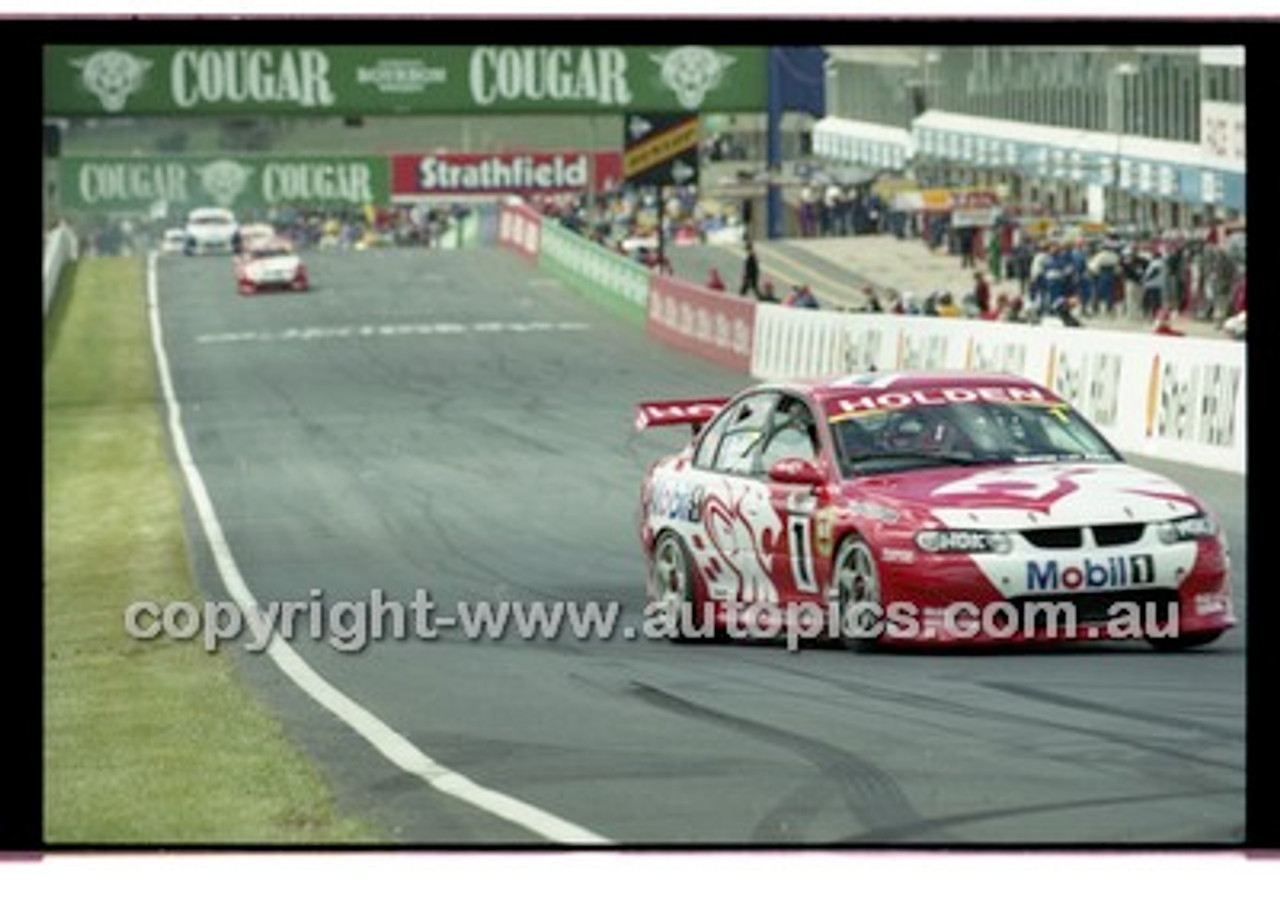 Bathurst 1000, 2001 - Photographer Marshall Cass - Code 01-MC-B01-199