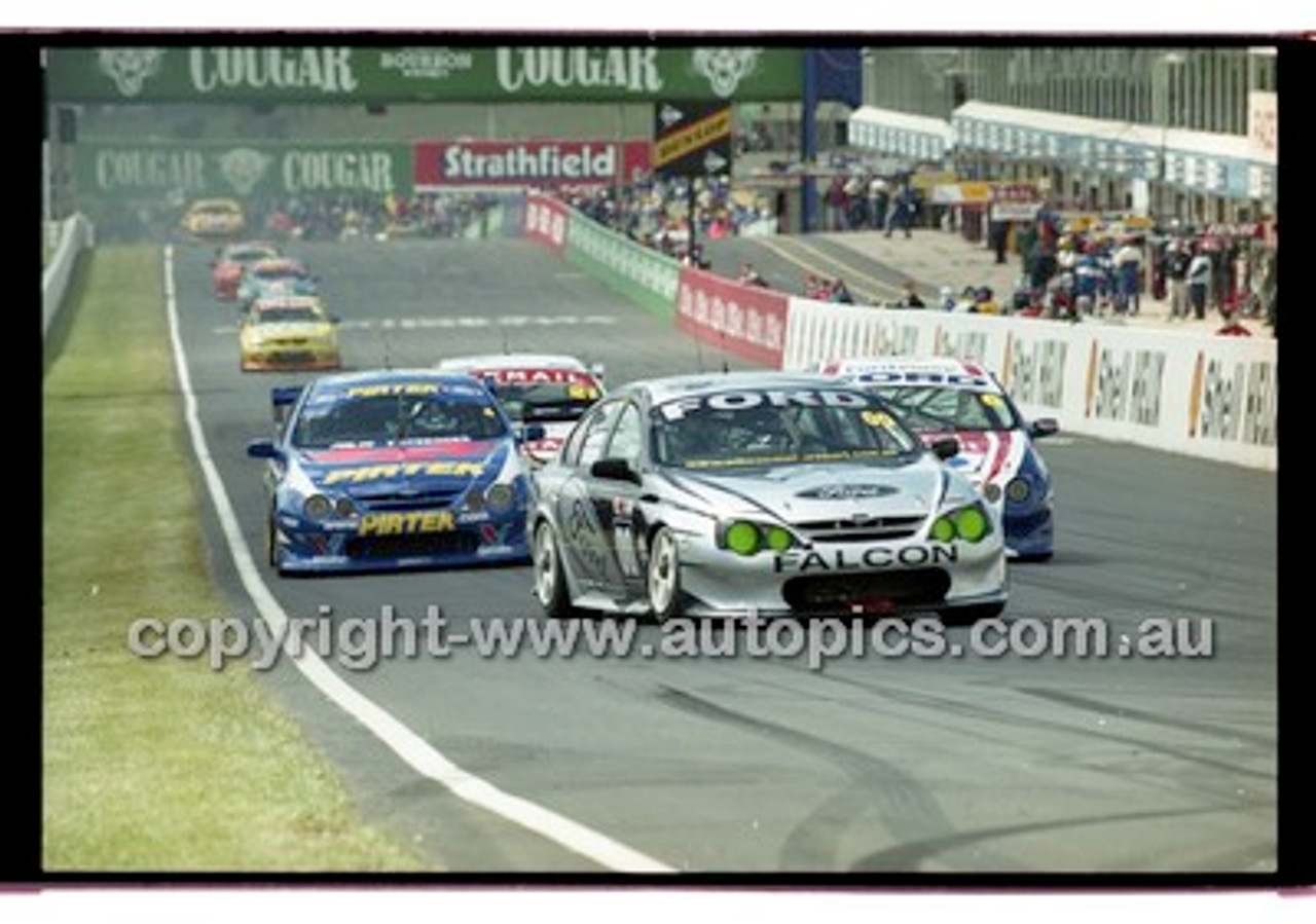 Bathurst 1000, 2001 - Photographer Marshall Cass - Code 01-MC-B01-203