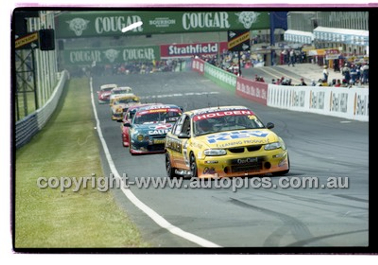 Bathurst 1000, 2001 - Photographer Marshall Cass - Code 01-MC-B01-204