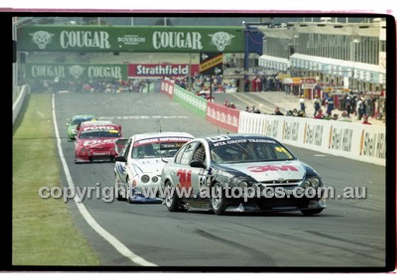 Bathurst 1000, 2001 - Photographer Marshall Cass - Code 01-MC-B01-209