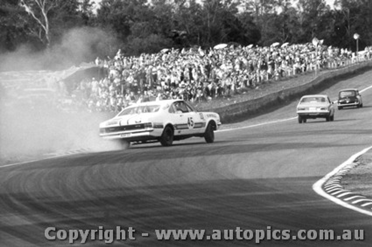 69010  -  Nick Petrilli  -  Holden Monaro GTS 350 - Warwick Farm 1969 - Photographer David Blanch