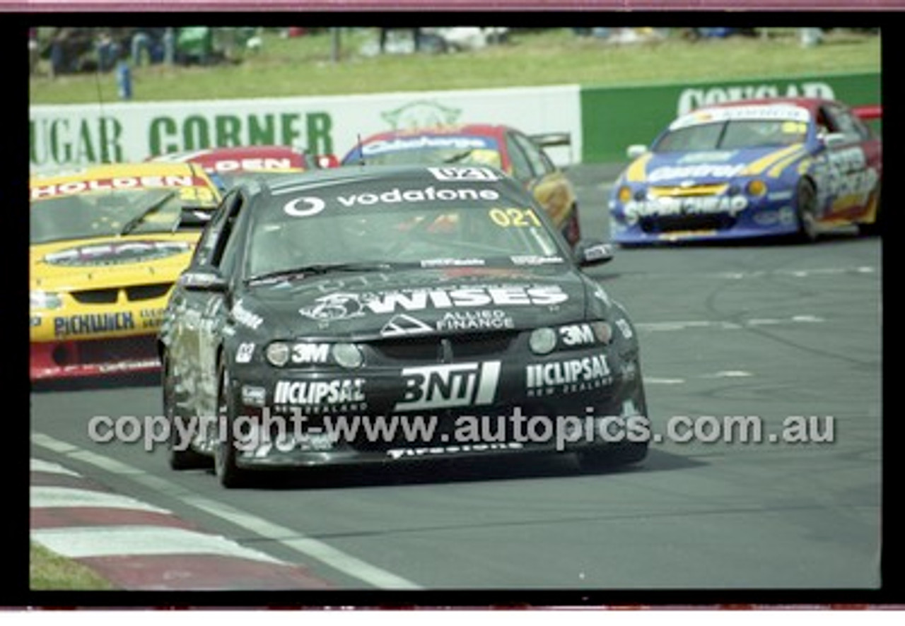 Bathurst 1000, 2001 - Photographer Marshall Cass - Code 01-MC-B01-230