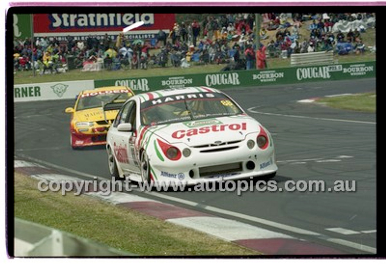 Bathurst 1000, 2001 - Photographer Marshall Cass - Code 01-MC-B01-252