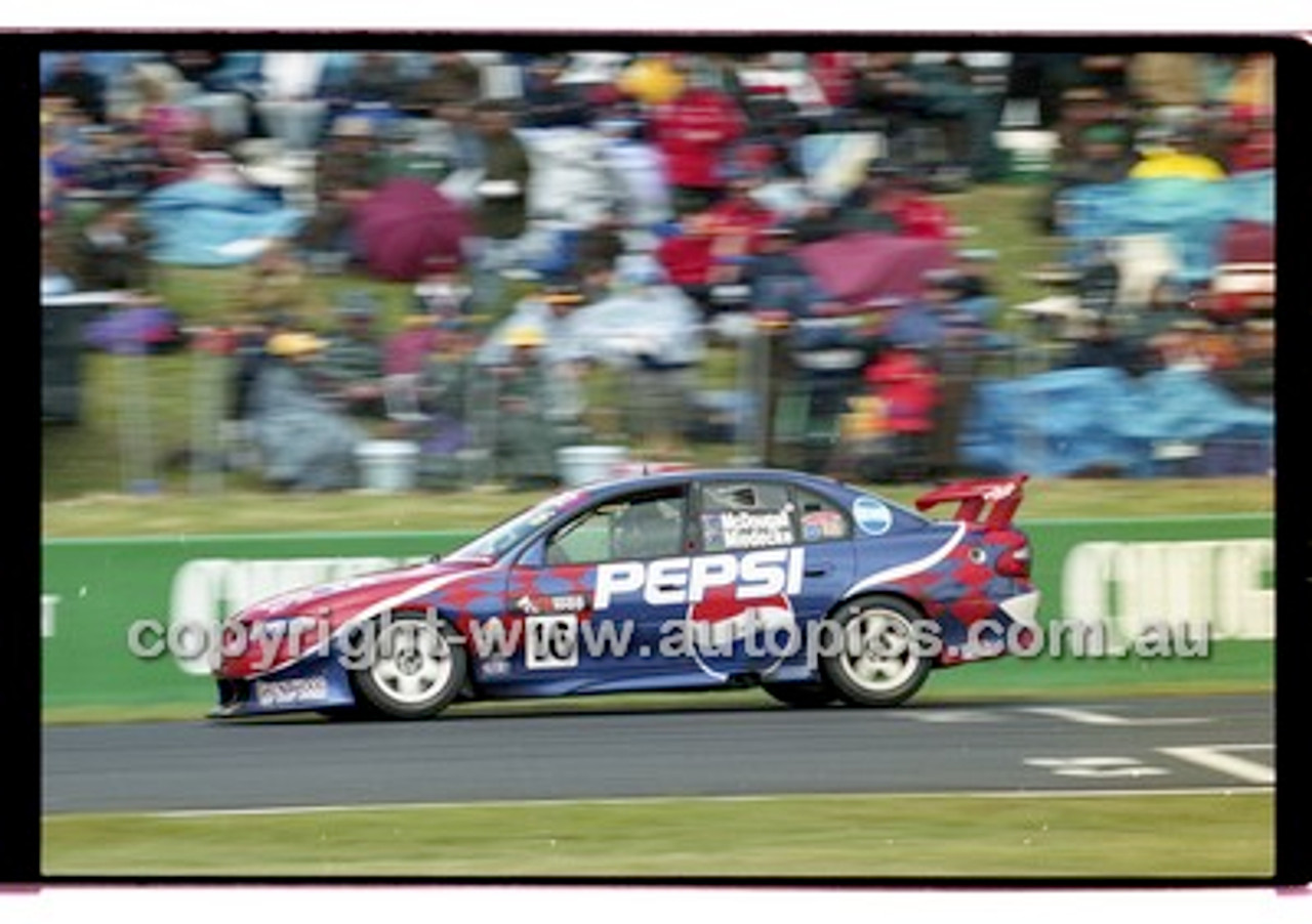 Bathurst 1000, 2001 - Photographer Marshall Cass - Code 01-MC-B01-275