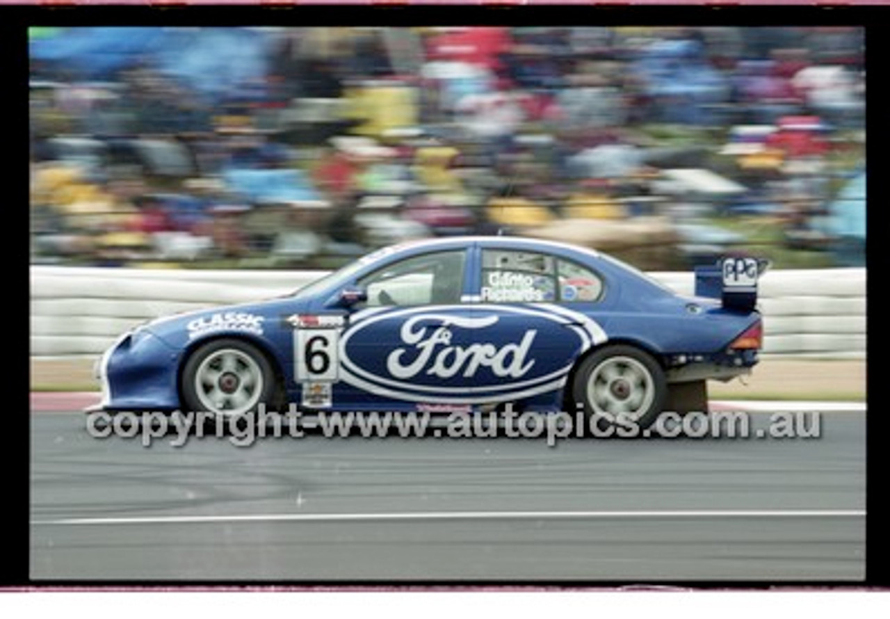 Bathurst 1000, 2001 - Photographer Marshall Cass - Code 01-MC-B01-303