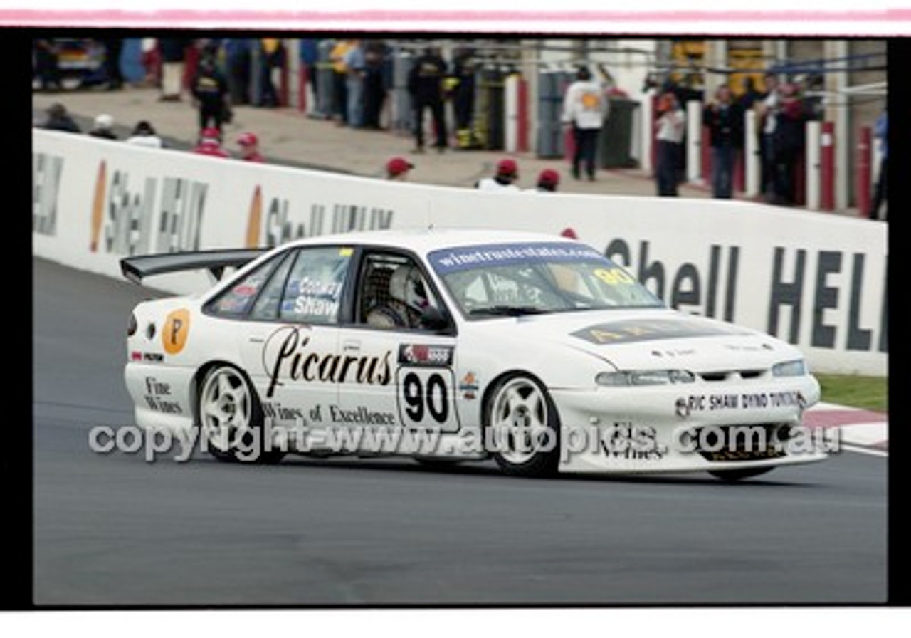 Bathurst 1000, 2001 - Photographer Marshall Cass - Code 01-MC-B01-350