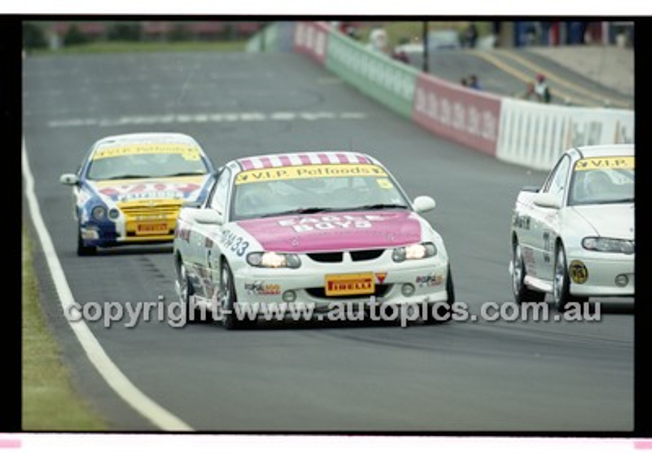 Bathurst 1000, 2001 - Photographer Marshall Cass - Code 01-MC-B01-383