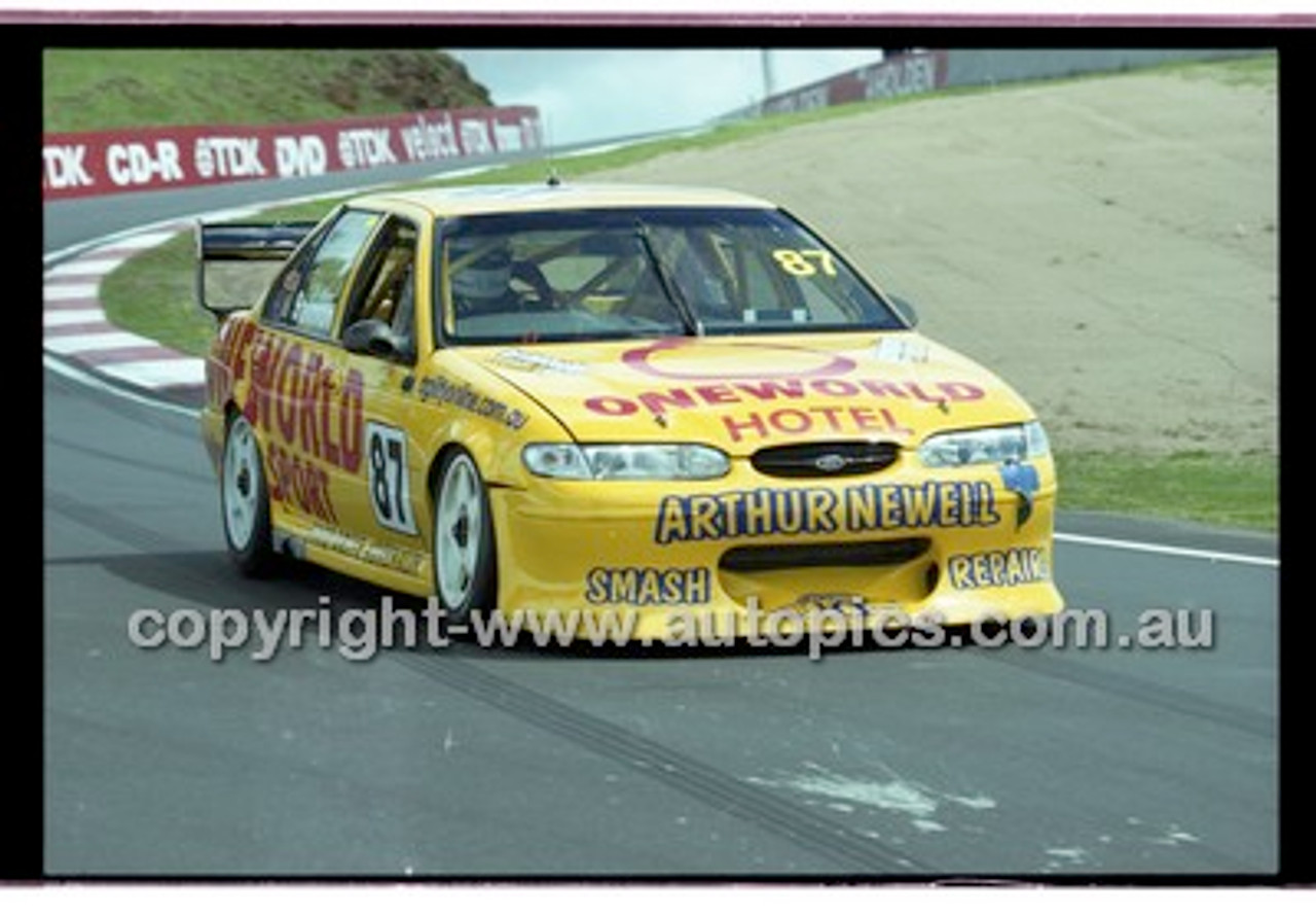 Bathurst 1000, 2001 - Photographer Marshall Cass - Code 01-MC-B01-394