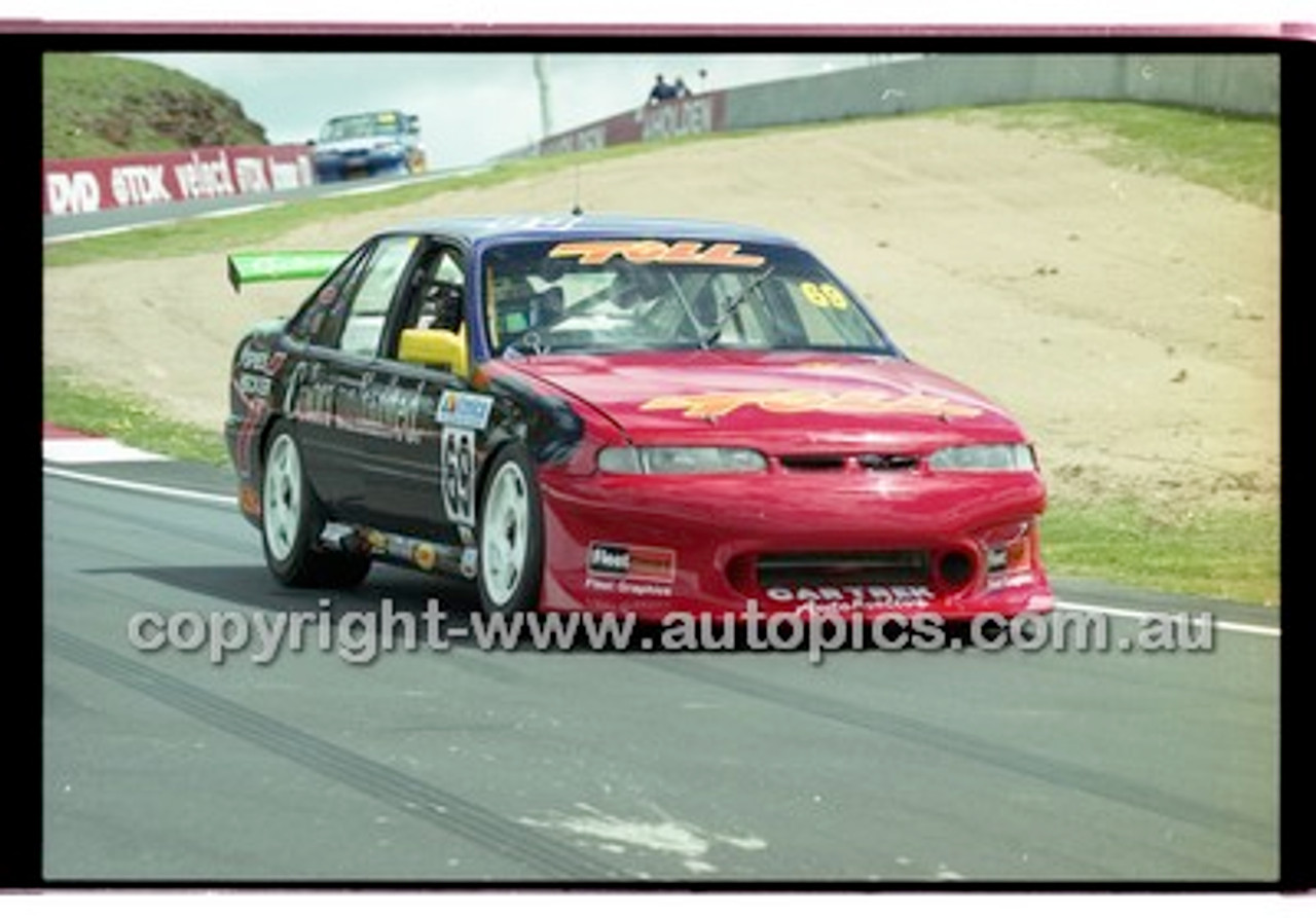 Bathurst 1000, 2001 - Photographer Marshall Cass - Code 01-MC-B01-396