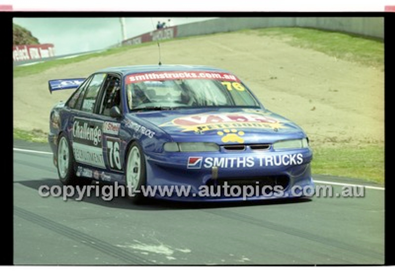 Bathurst 1000, 2001 - Photographer Marshall Cass - Code 01-MC-B01-402