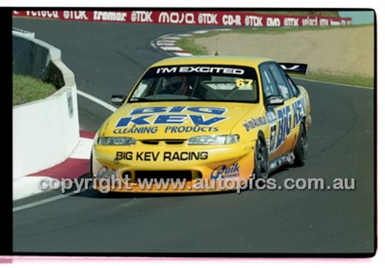 Bathurst 1000, 2001 - Photographer Marshall Cass - Code 01-MC-B01-576