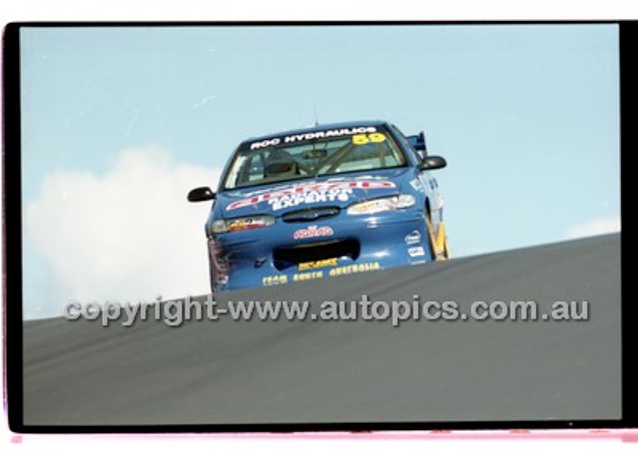 Bathurst 1000, 2001 - Photographer Marshall Cass - Code 01-MC-B01-617
