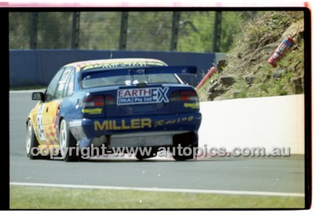 Bathurst 1000, 2001 - Photographer Marshall Cass - Code 01-MC-B01-640