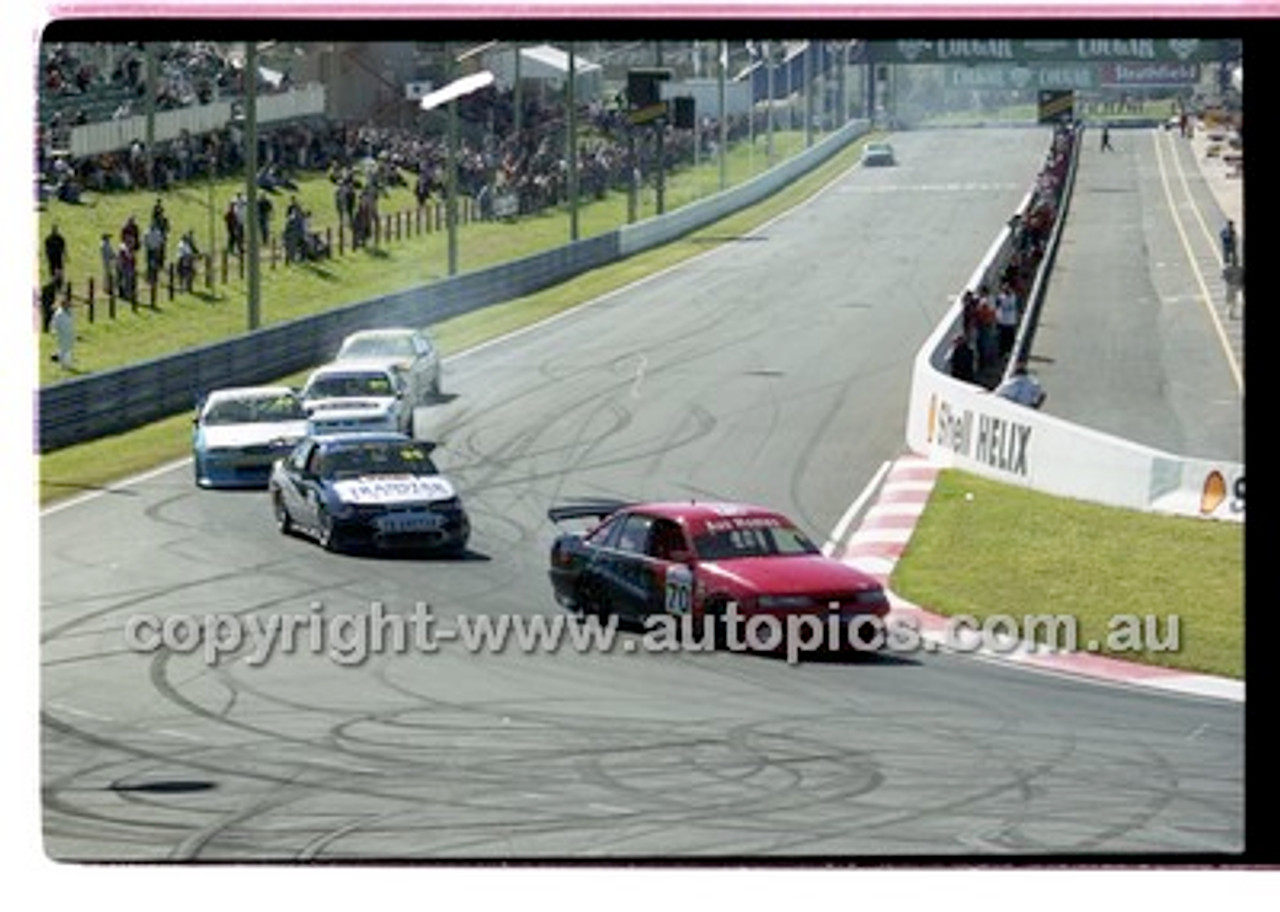 Bathurst 1000, 2001 - Photographer Marshall Cass - Code 01-MC-B01-653