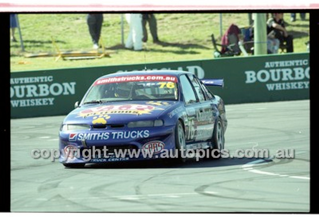 Bathurst 1000, 2001 - Photographer Marshall Cass - Code 01-MC-B01-663