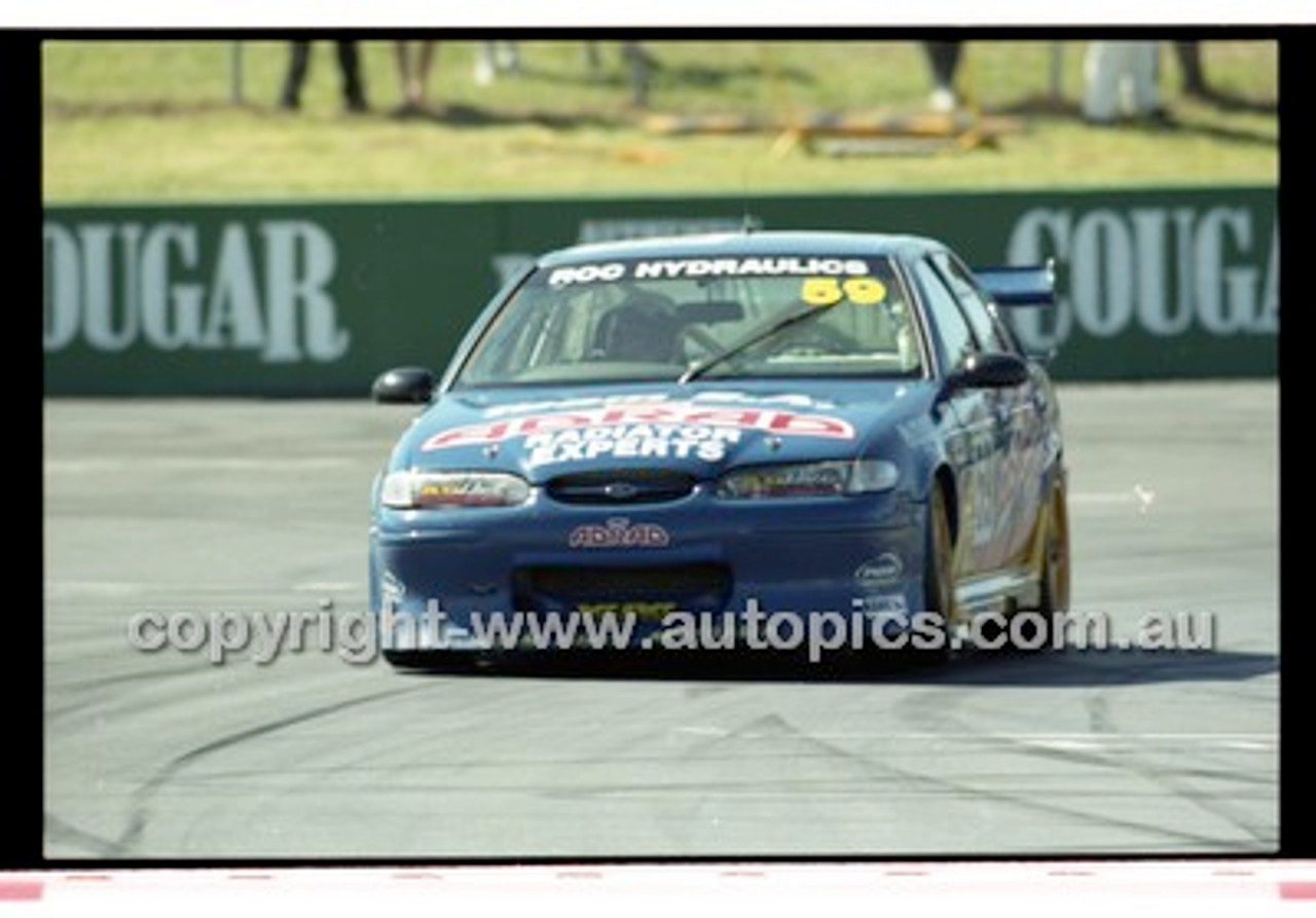 Bathurst 1000, 2001 - Photographer Marshall Cass - Code 01-MC-B01-666