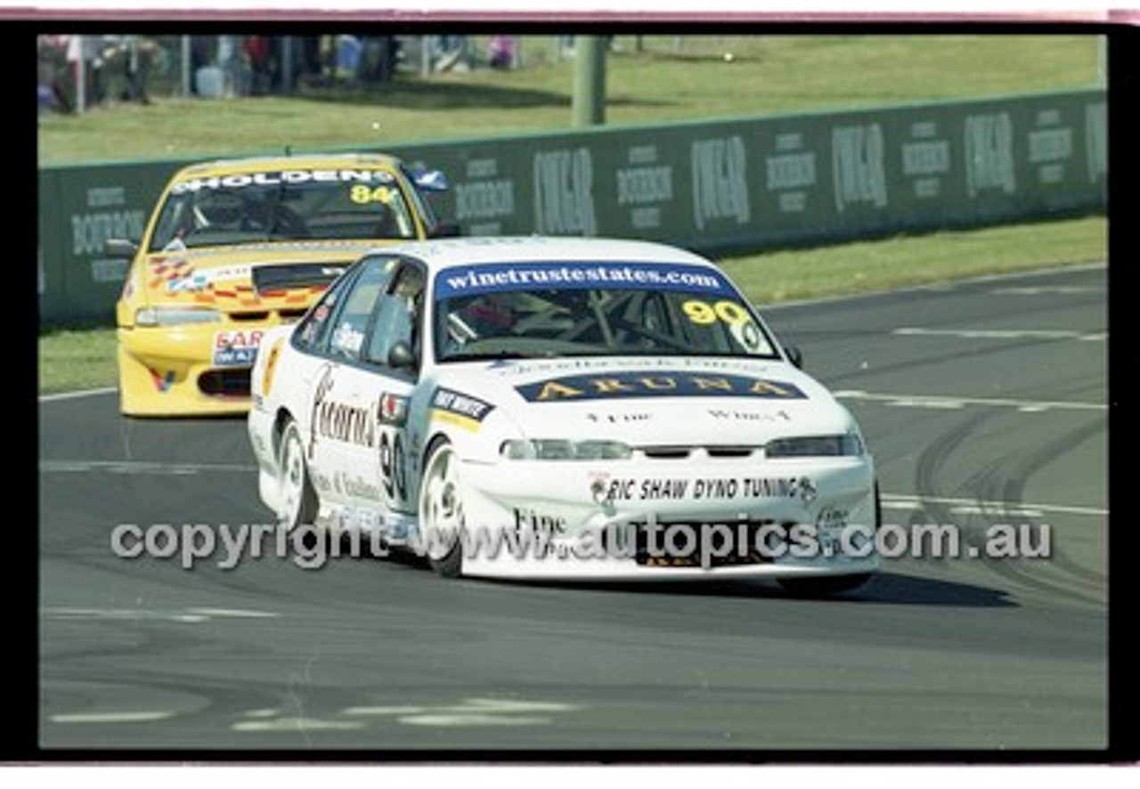 Bathurst 1000, 2001 - Photographer Marshall Cass - Code 01-MC-B01-682