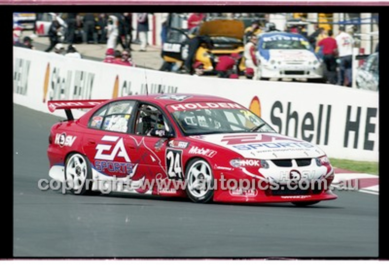 Bathurst 1000, 2001 - Photographer Marshall Cass - Code 01-MC-B01-726