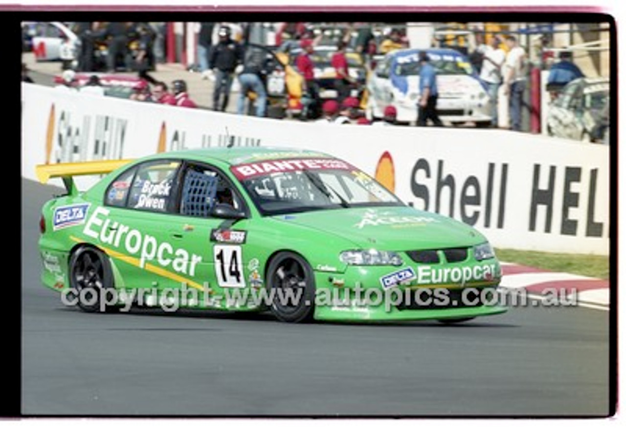 Bathurst 1000, 2001 - Photographer Marshall Cass - Code 01-MC-B01-728