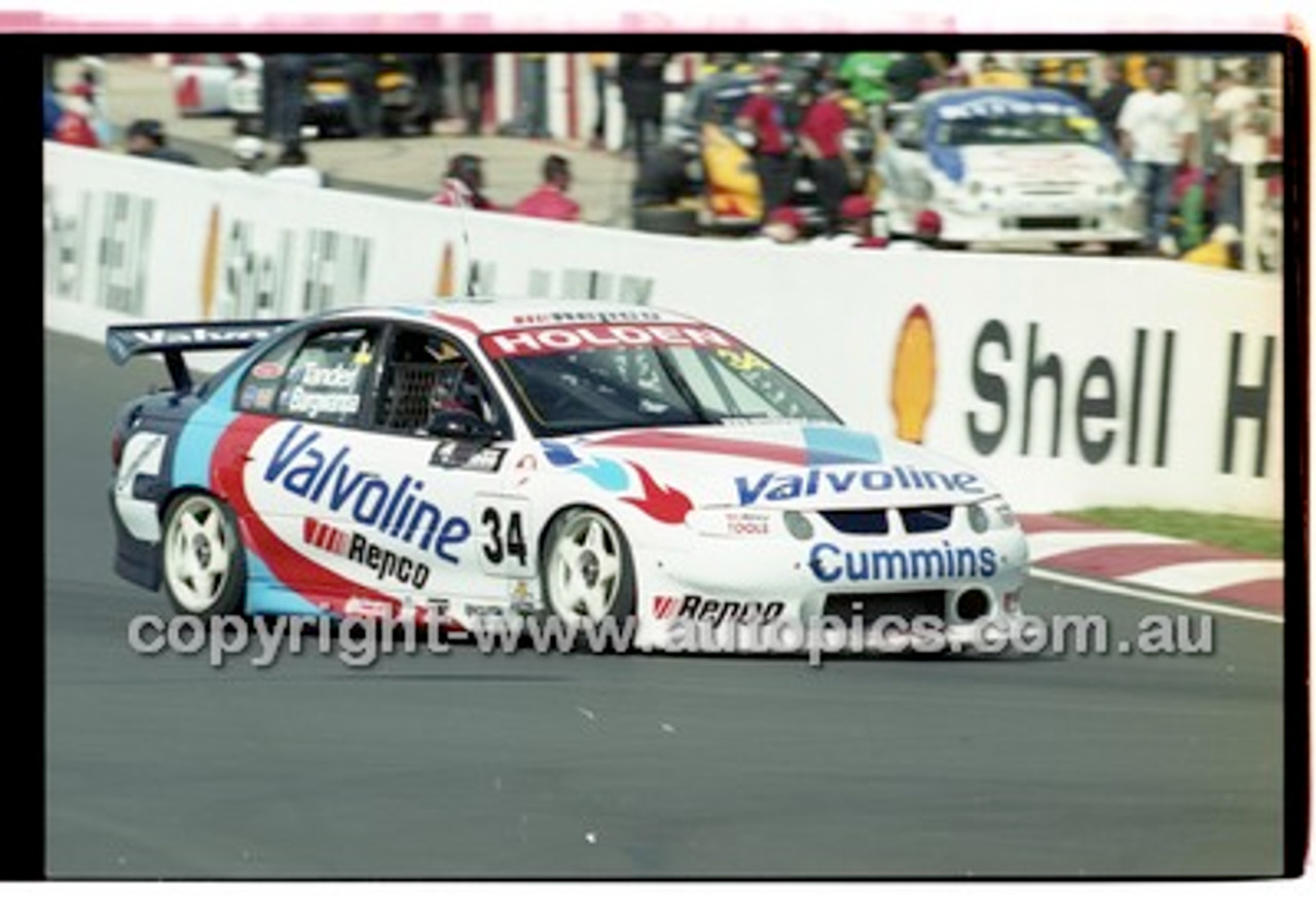 Bathurst 1000, 2001 - Photographer Marshall Cass - Code 01-MC-B01-734