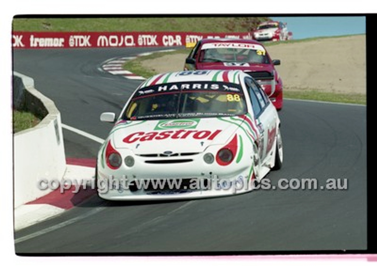 Bathurst 1000, 2001 - Photographer Marshall Cass - Code 01-MC-B01-783