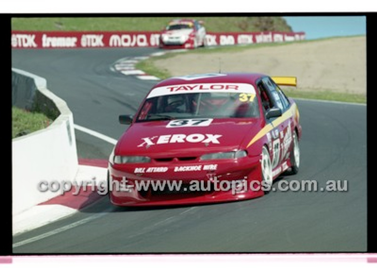 Bathurst 1000, 2001 - Photographer Marshall Cass - Code 01-MC-B01-784