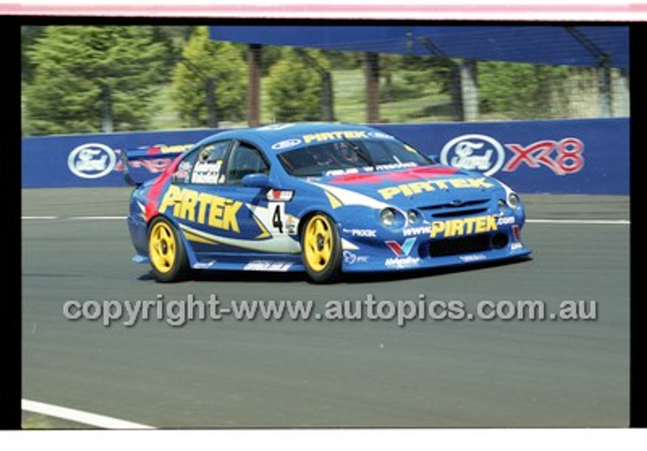 Bathurst 1000, 2001 - Photographer Marshall Cass - Code 01-MC-B01-802
