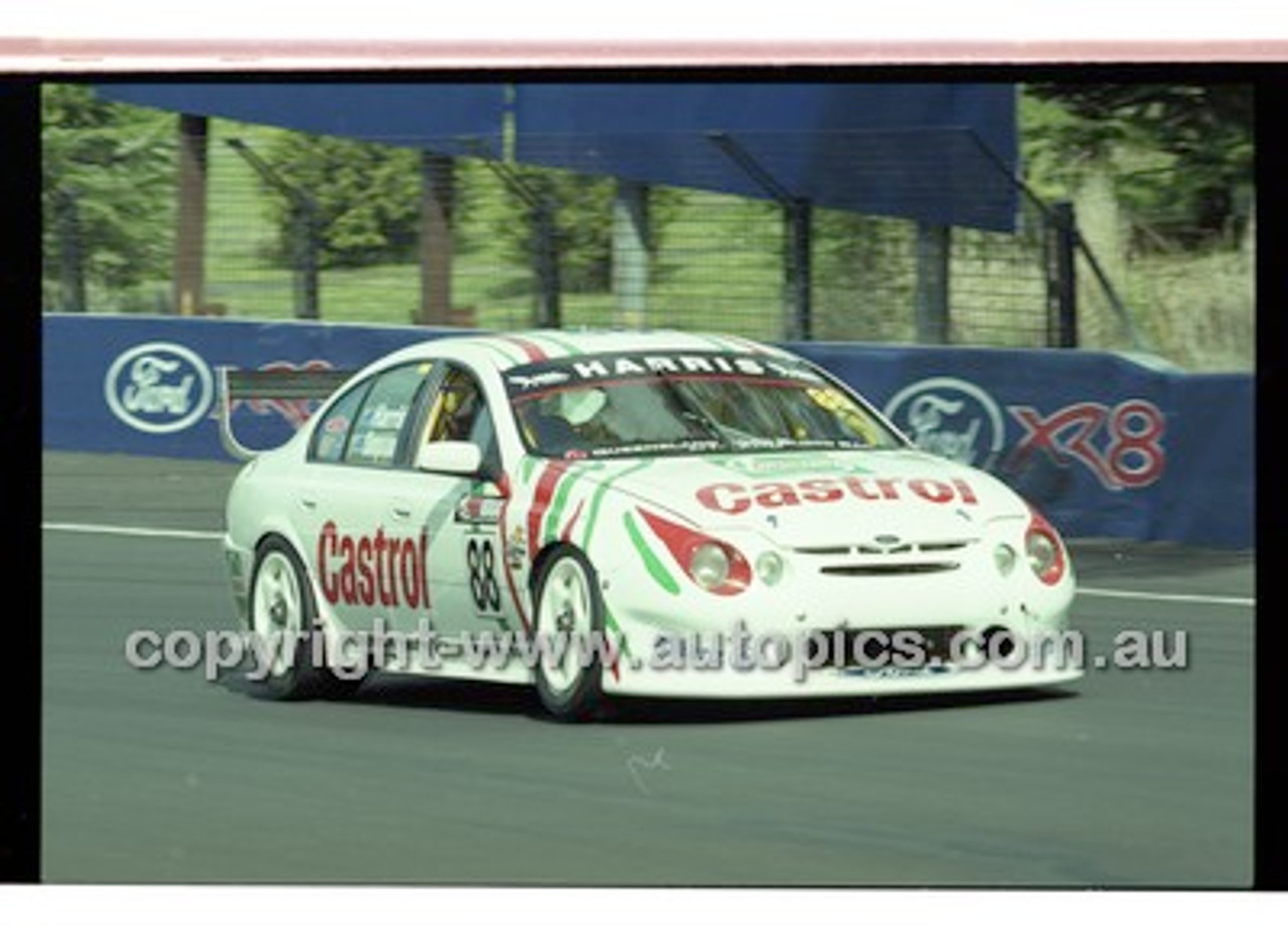 Bathurst 1000, 2001 - Photographer Marshall Cass - Code 01-MC-B01-829