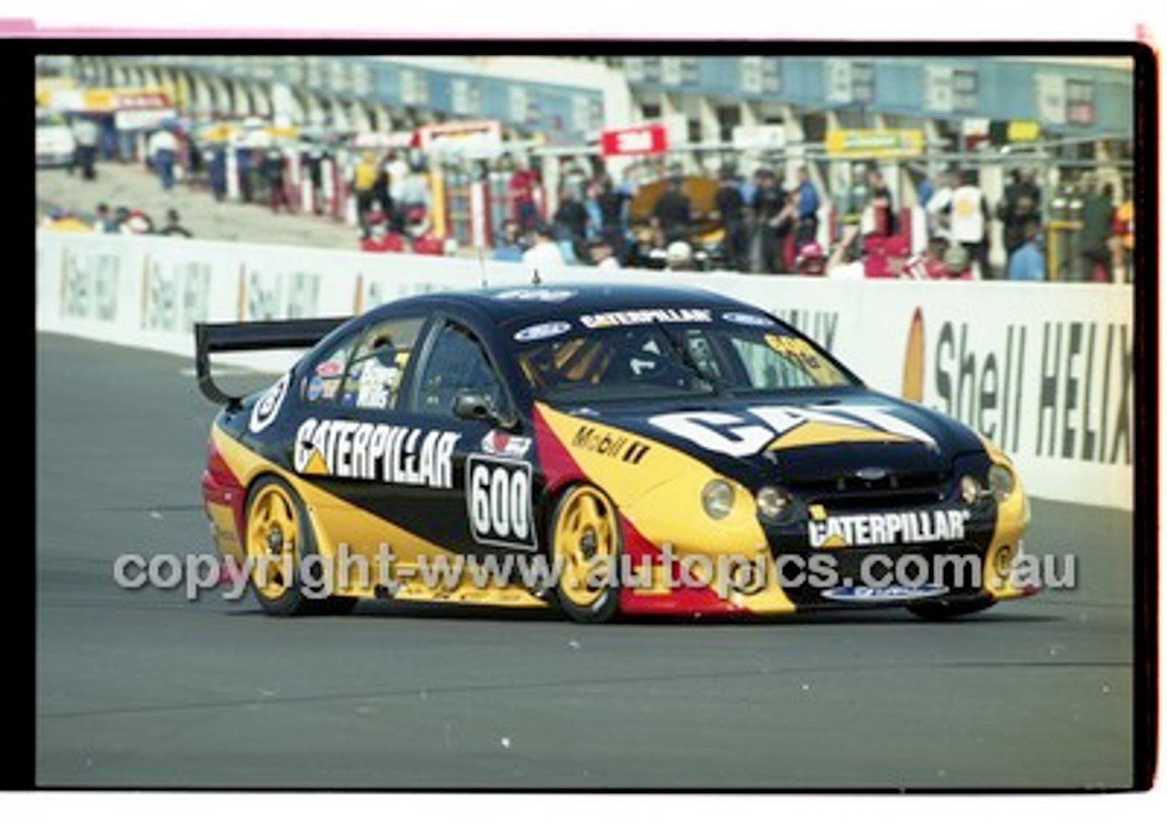 Bathurst 1000, 2001 - Photographer Marshall Cass - Code 01-MC-B01-878