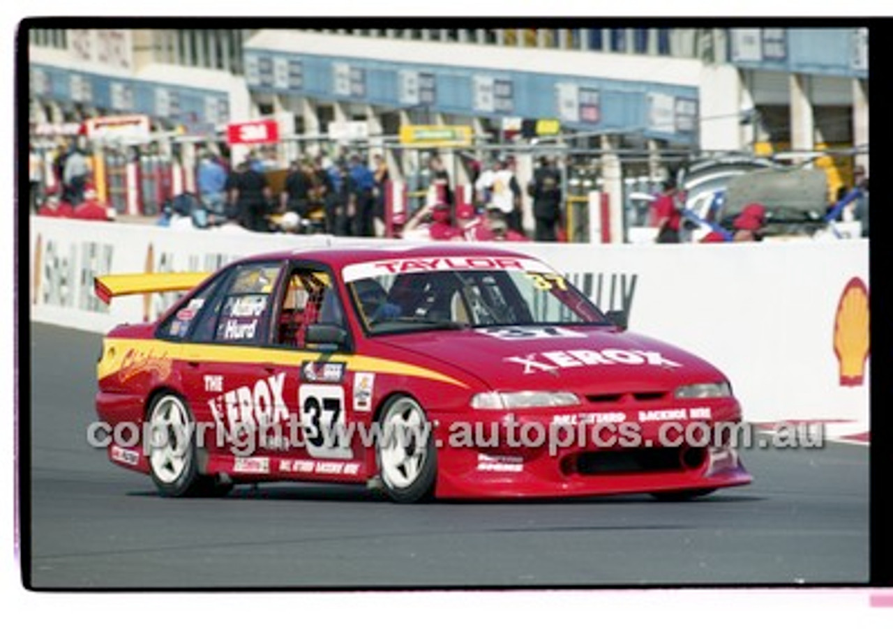 Bathurst 1000, 2001 - Photographer Marshall Cass - Code 01-MC-B01-879