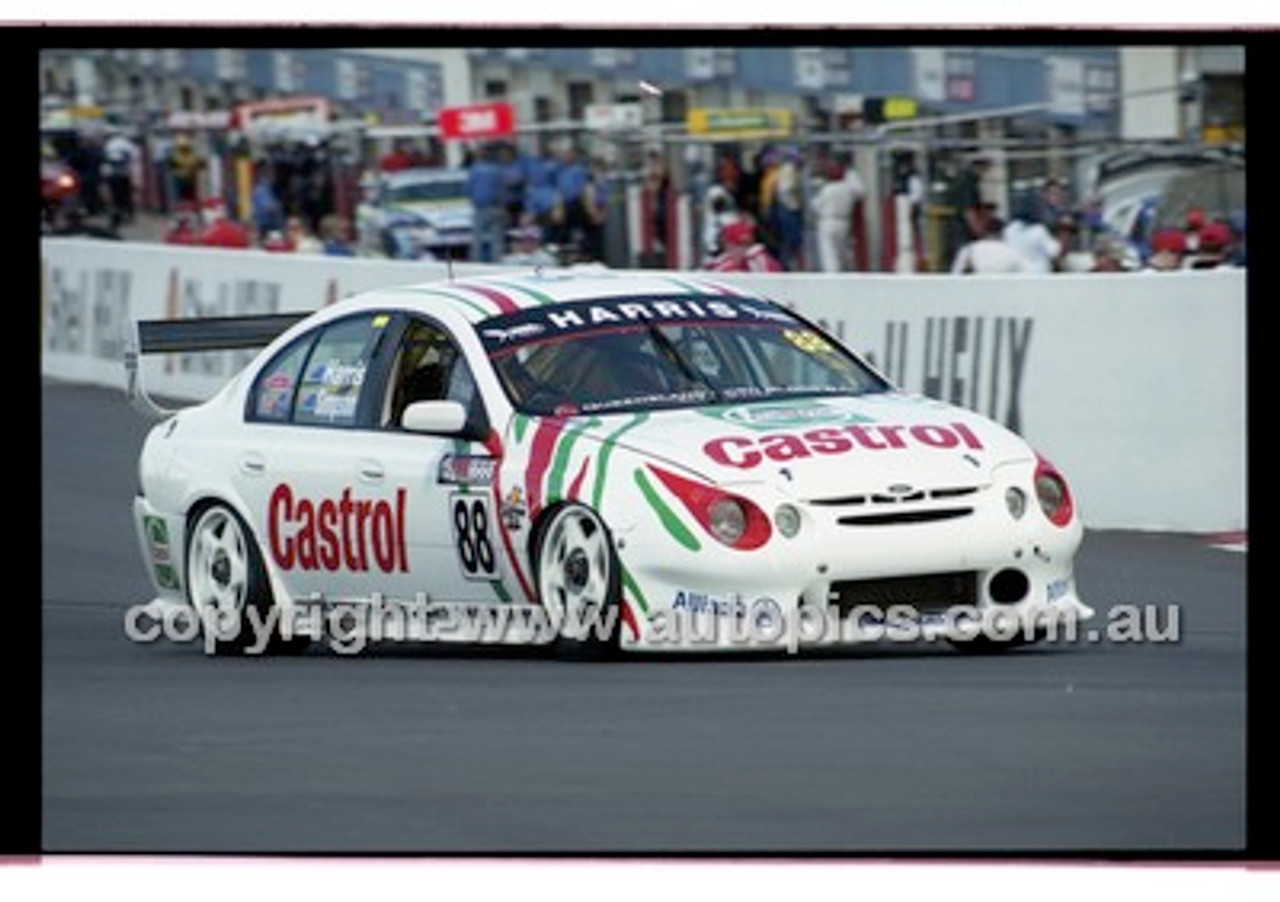 Bathurst 1000, 2001 - Photographer Marshall Cass - Code 01-MC-B01-889