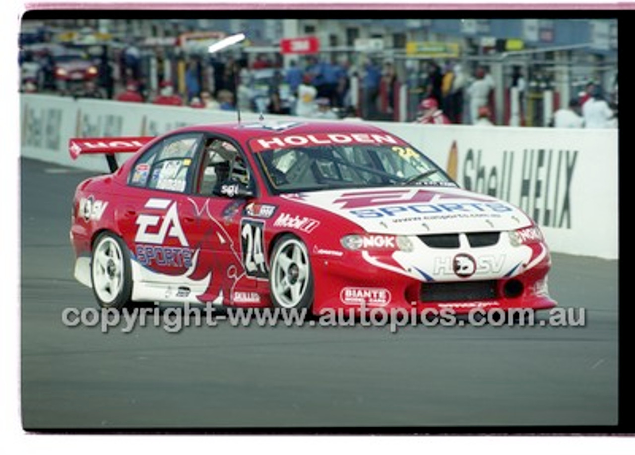 Bathurst 1000, 2001 - Photographer Marshall Cass - Code 01-MC-B01-891